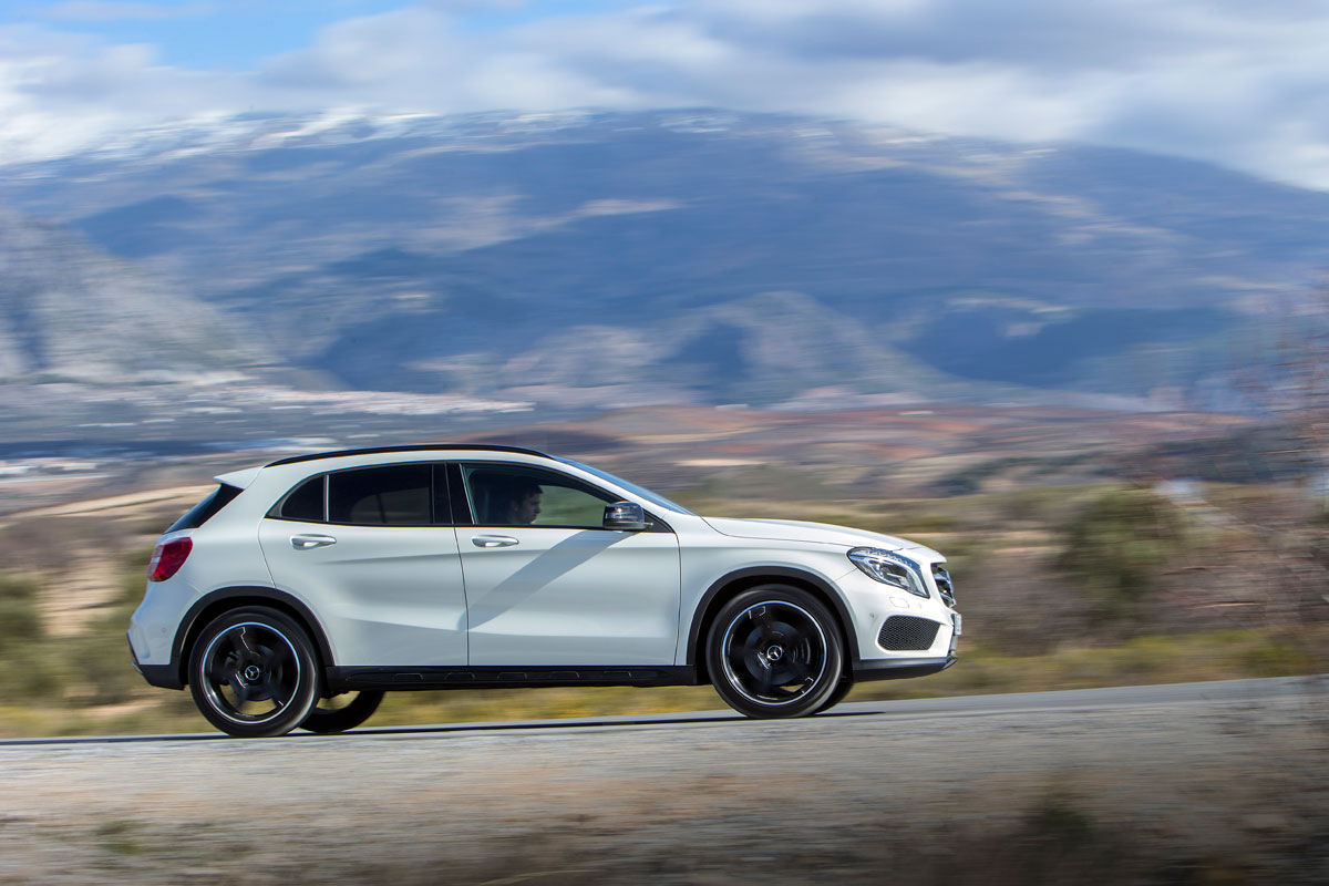 Mercedes GLA 250 SE - side view