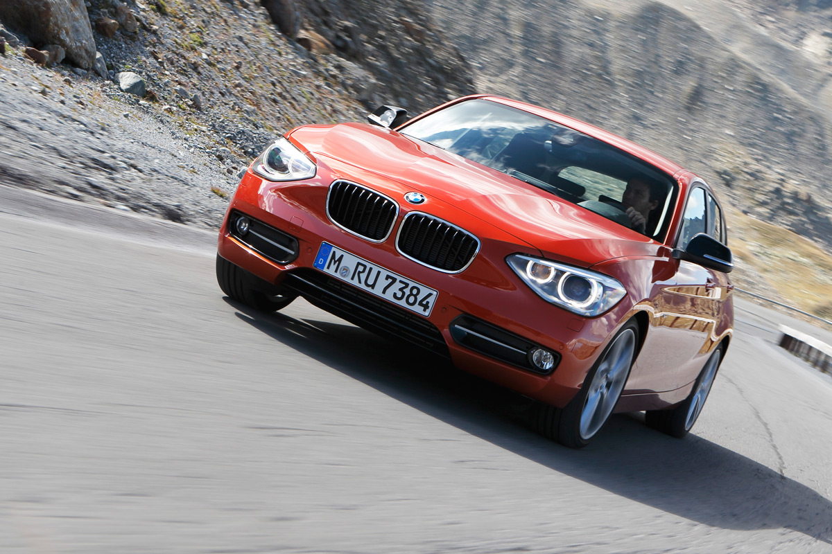 BMW 120d xDrive front tracking