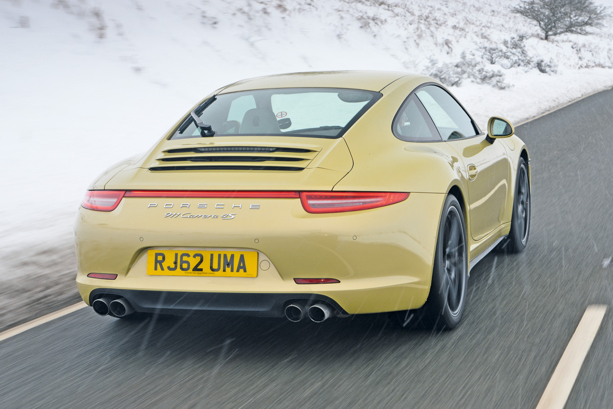 Porsche 911 Carrera 4S rear tracking