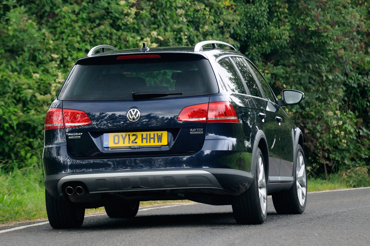 Volkswagen Passat Alltrack rear cornering