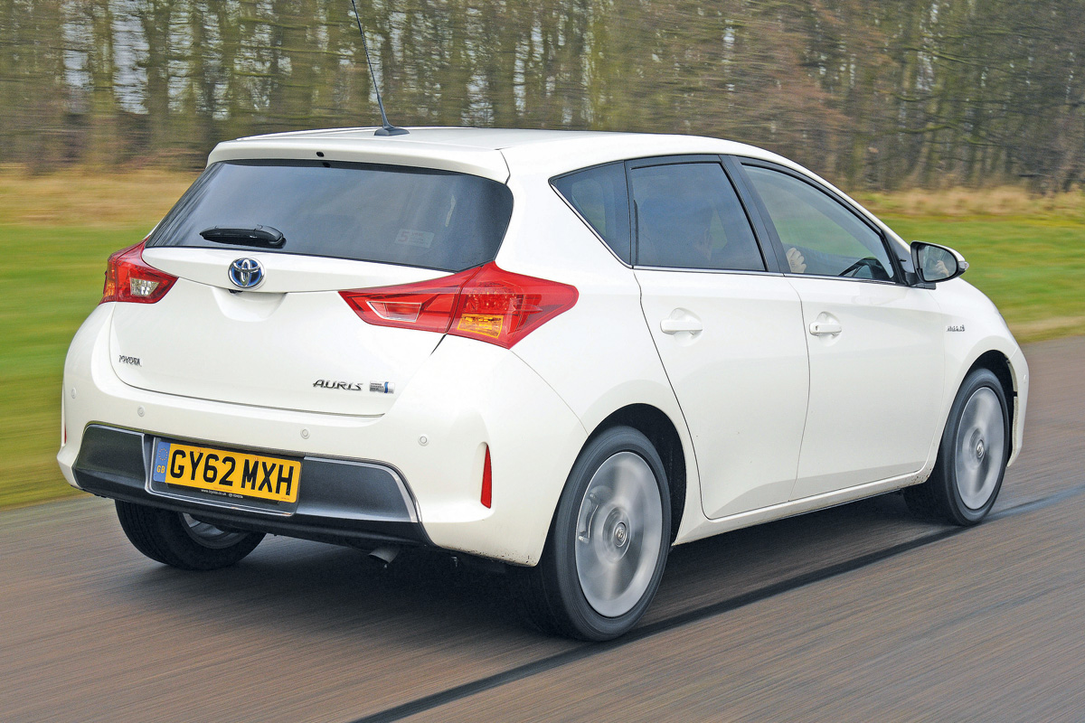 Toyota Auris Hybrid rear tracking