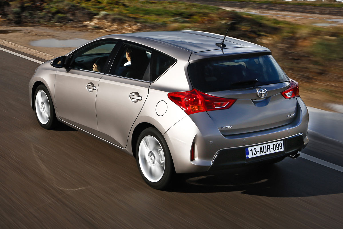 Toyota Auris rear tracking