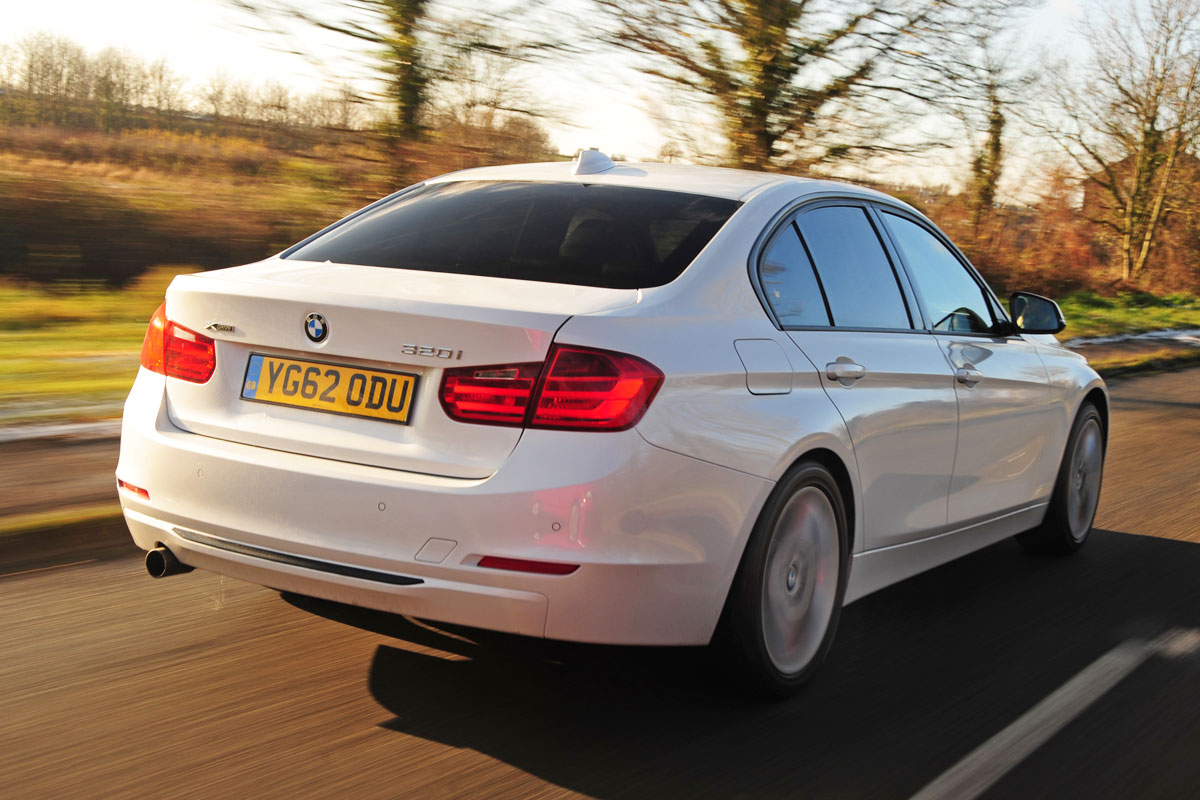 BMW 320i xDrive rear tracking