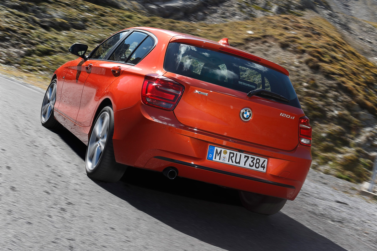 BMW 320i xDrive rear tracking