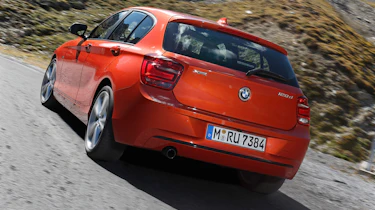 BMW 320i xDrive rear tracking