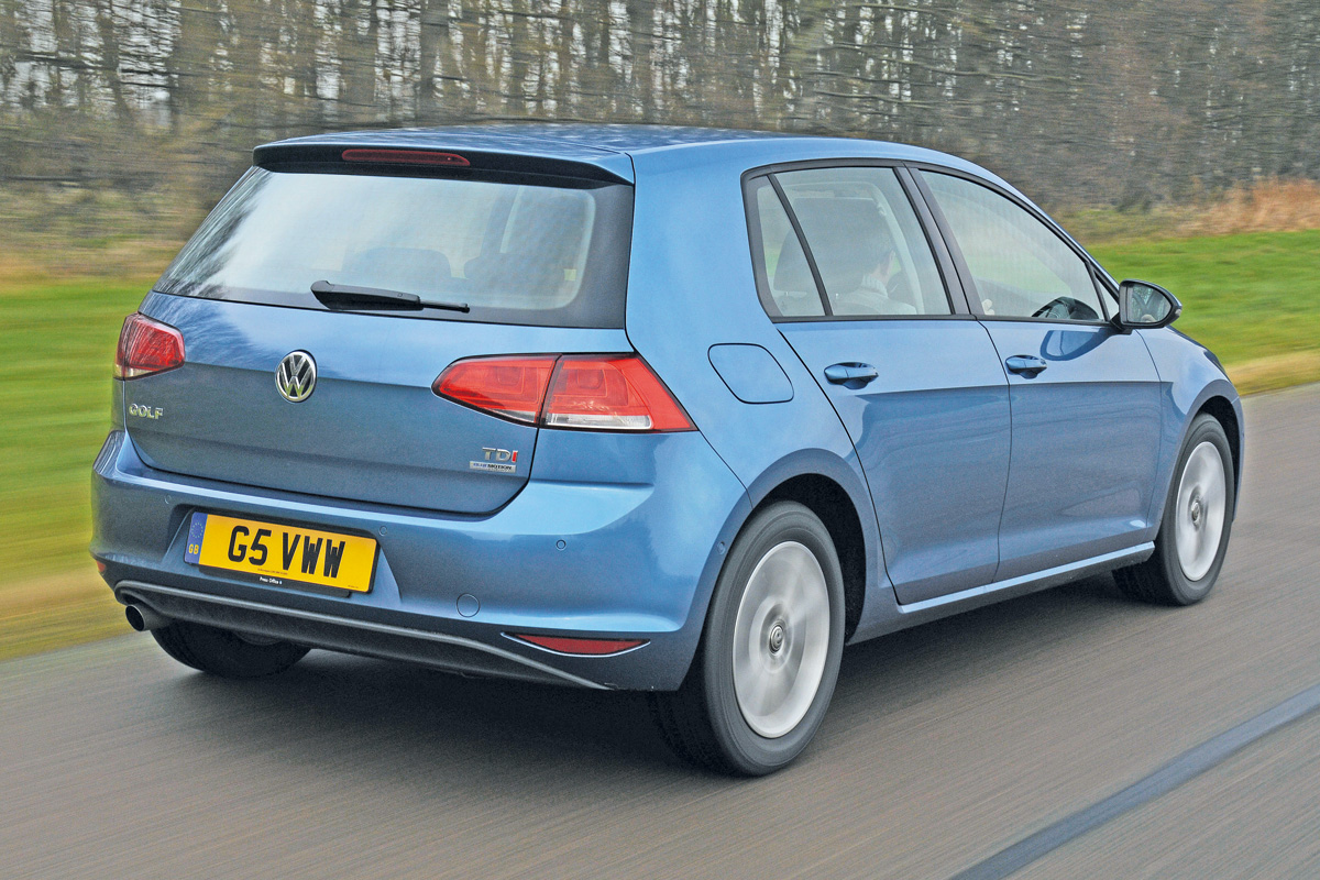 Volkswagen Golf 1.6 TDI SE rear tracking