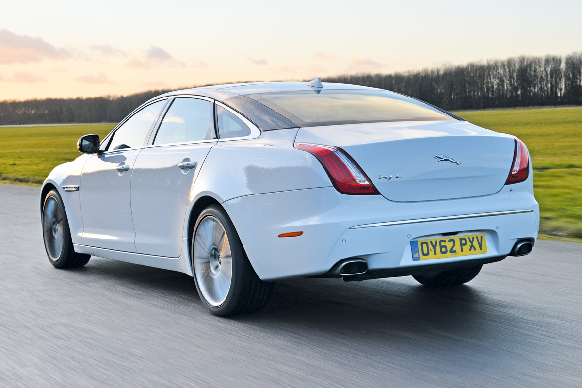 Jaguar XJ L rear tracking