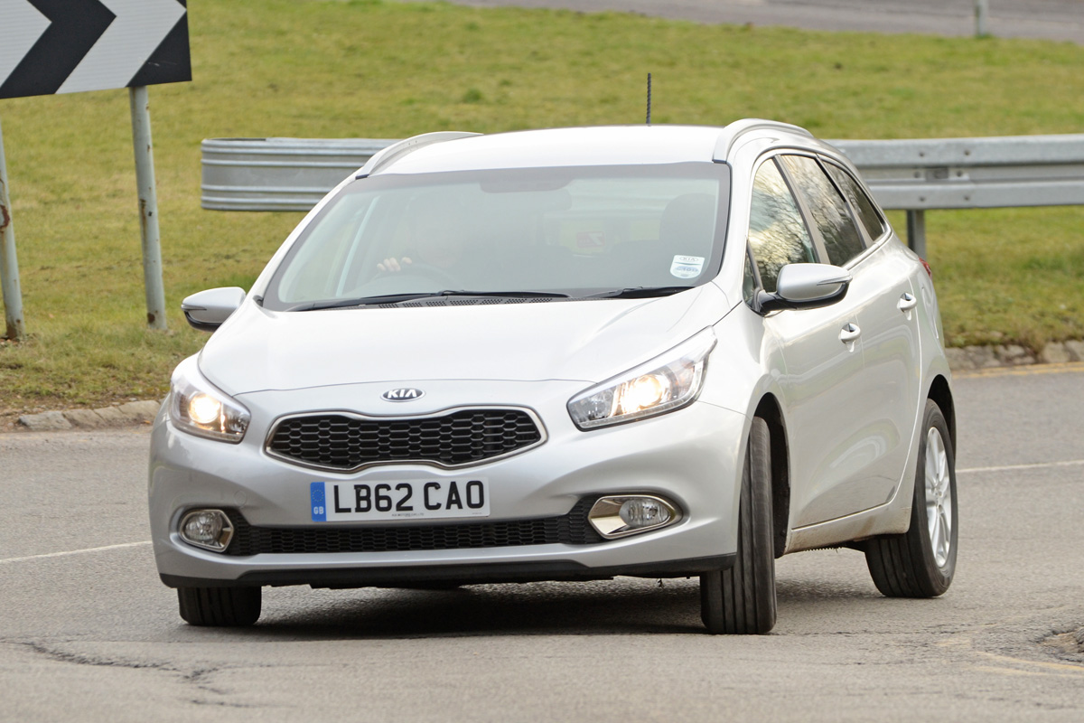Kia Cee'd Sportswagon front cornering