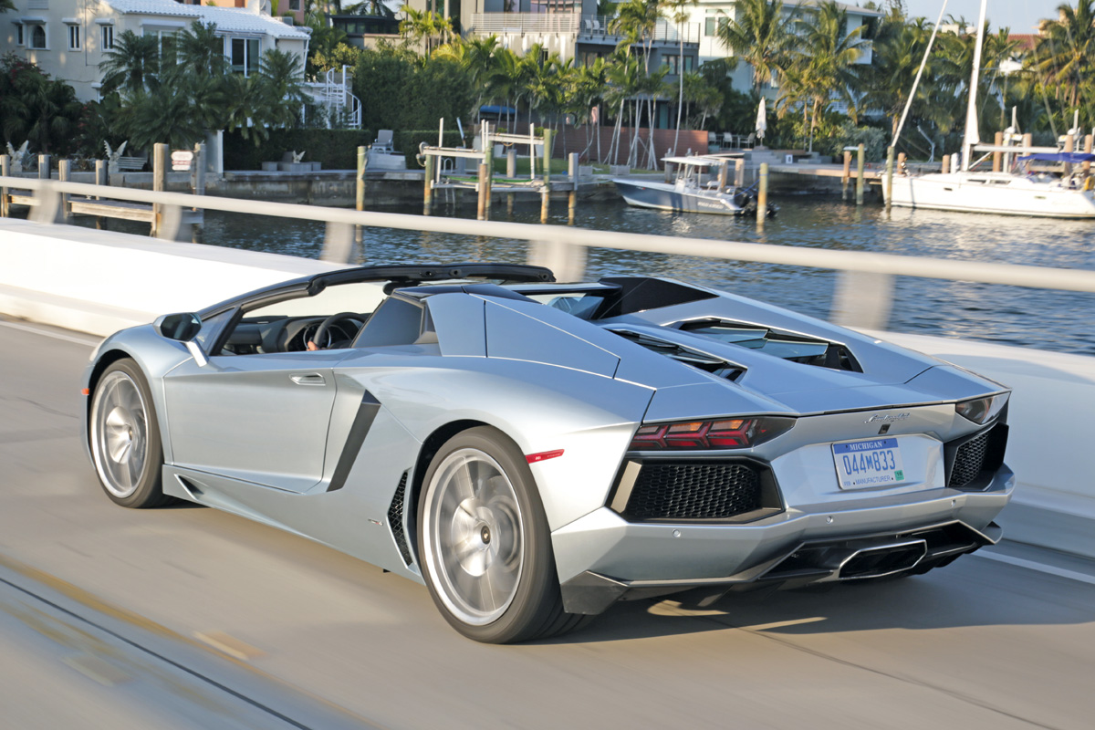 Lamborghini Aventador Roadster rear tracking