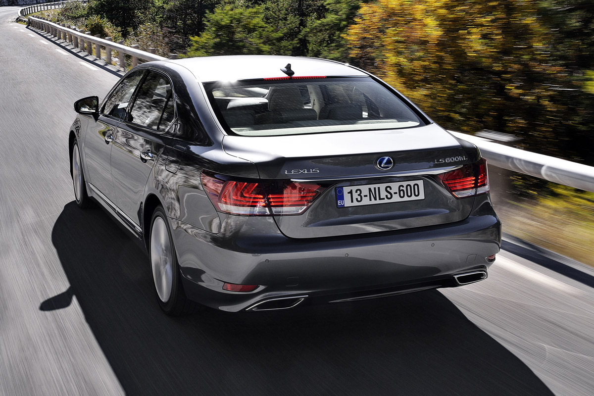 Lexus CT200h rear tracking