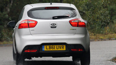 Kia Rio rear cornering