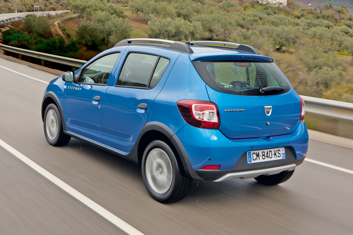 Dacia Sandero Stepway rear tracking