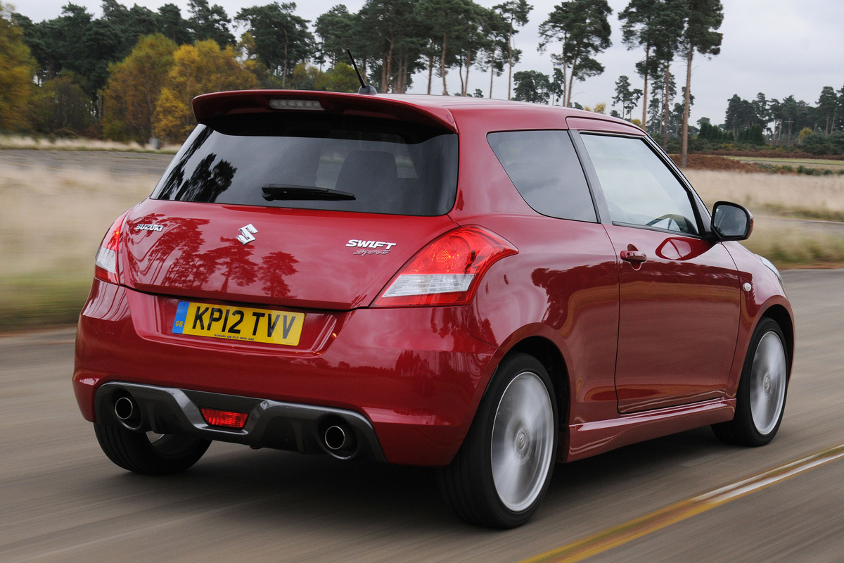 Suzuki Swift Sport rear tracking