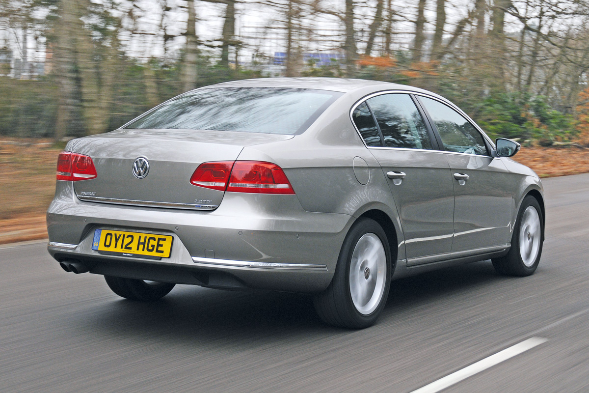 Volkswagen Passat 2.0 TDI Sport rear tracking