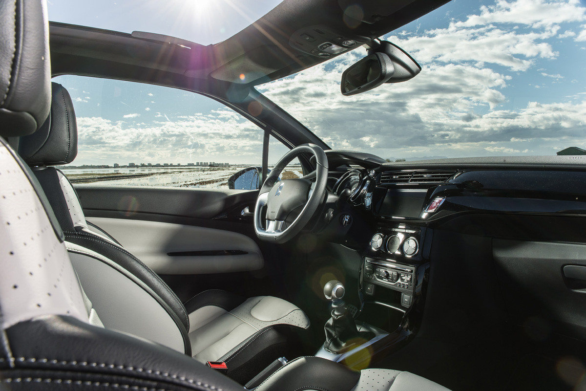 Citroen DS3 Cabrio interior
