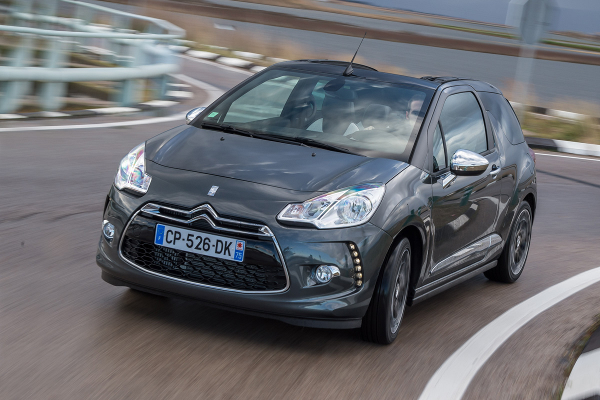 Citroen DS3 Cabrio front cornering