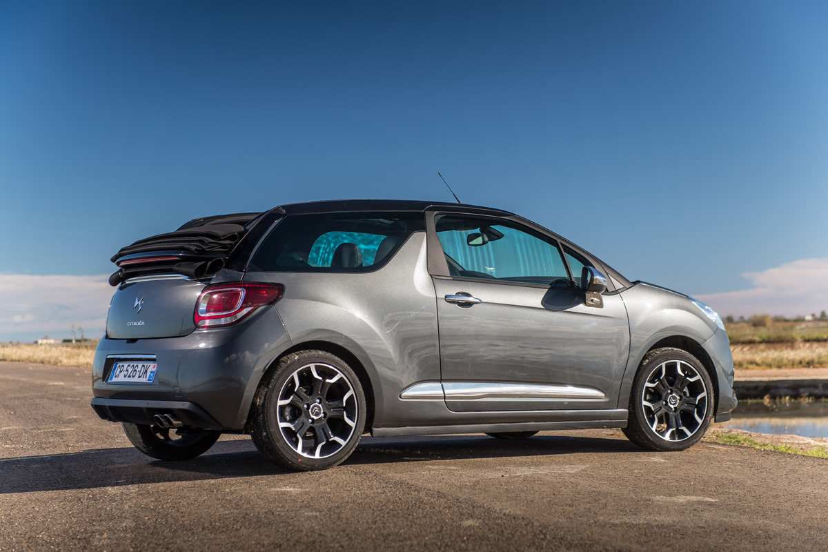 Citroen DS3 Cabrio roof down