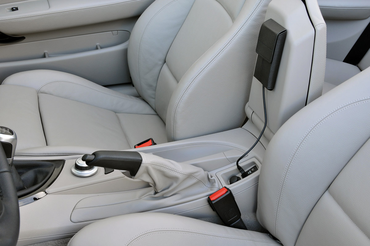 BMW 1 Series Convertible armrest MP3 player dock