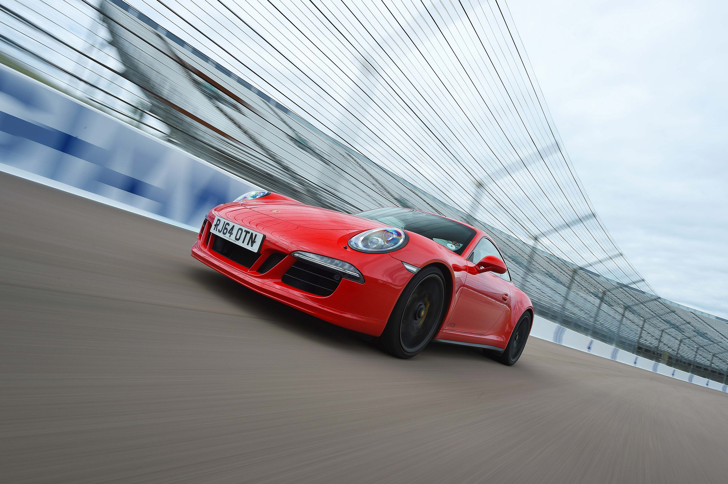Porsche 911 GTS front tracking