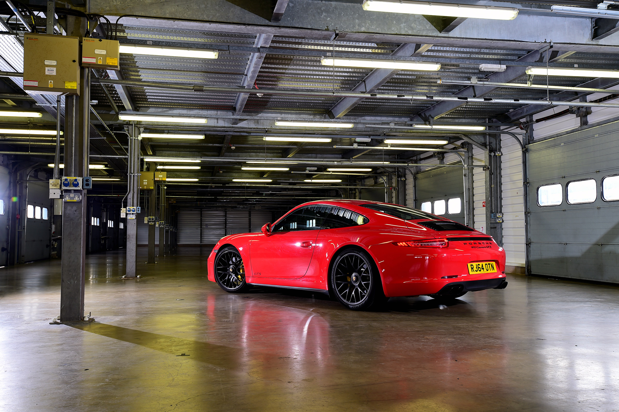 Porsche 911 GTS header