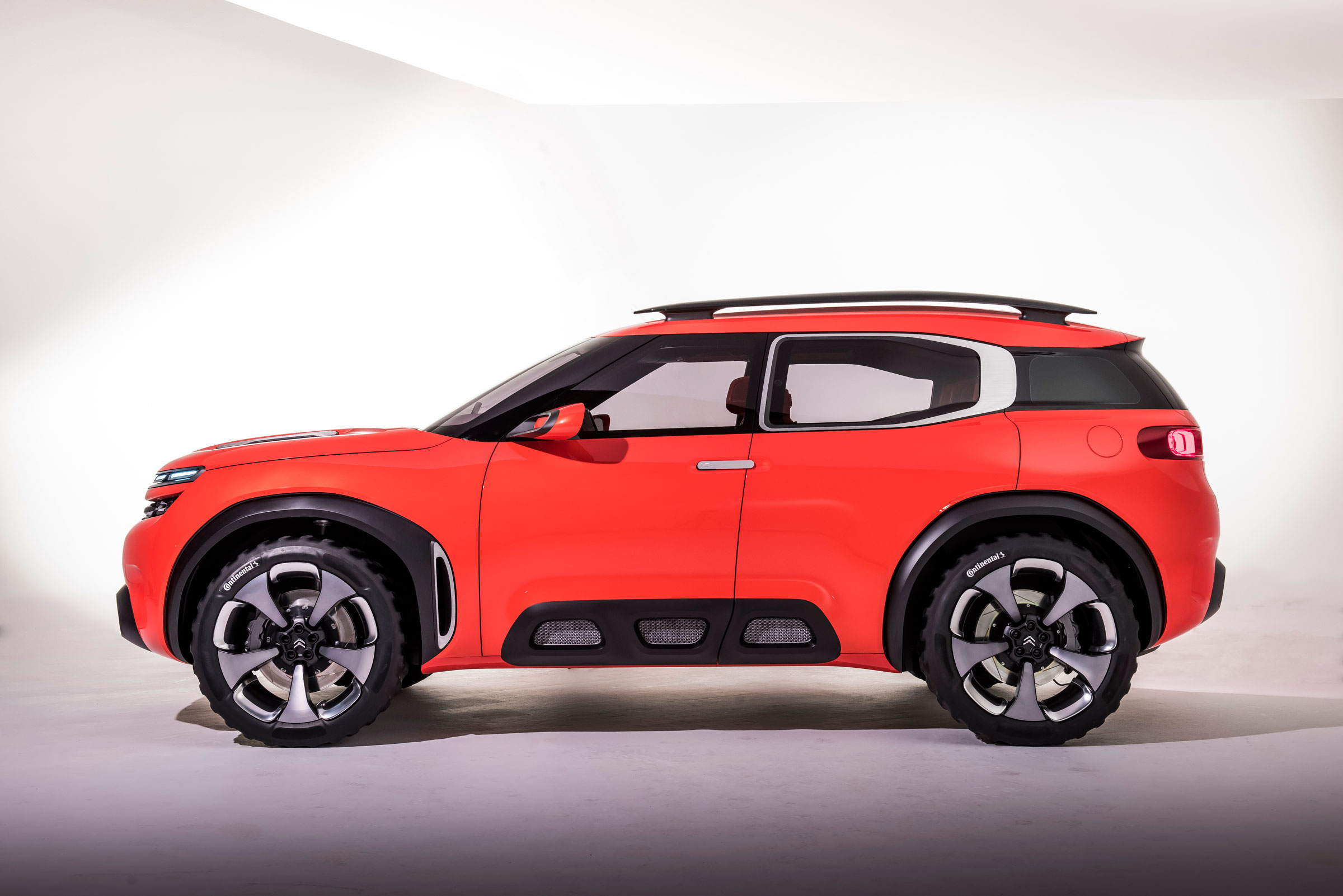 Citroen Aircross concept - side studio