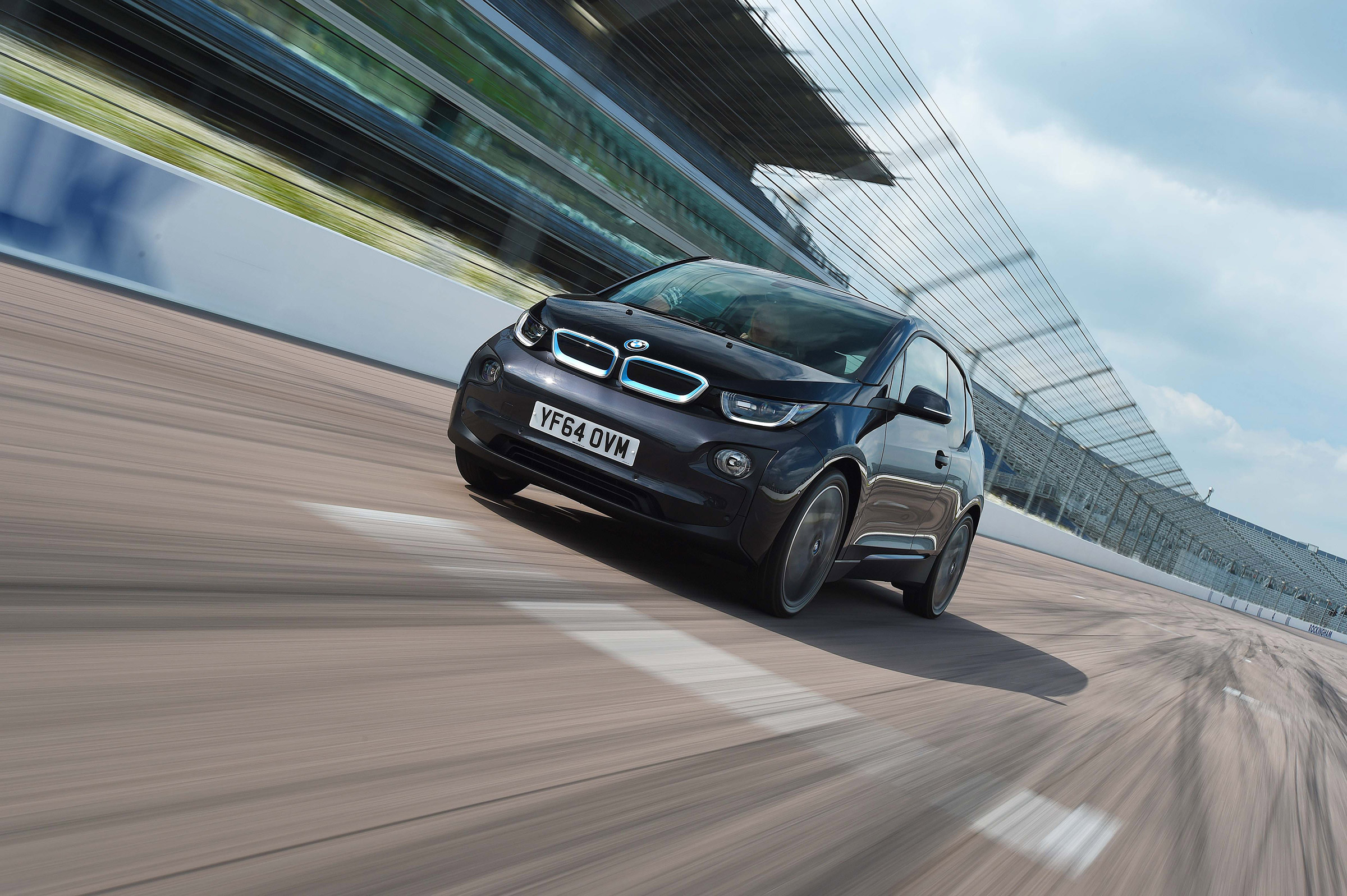 BMW i3 front tracking