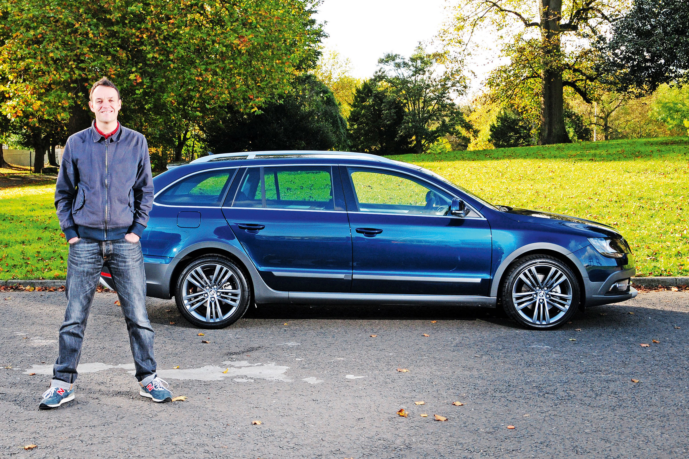 Skoda Superb Estate LT - side