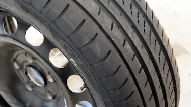GT Radial Champiro UHP1