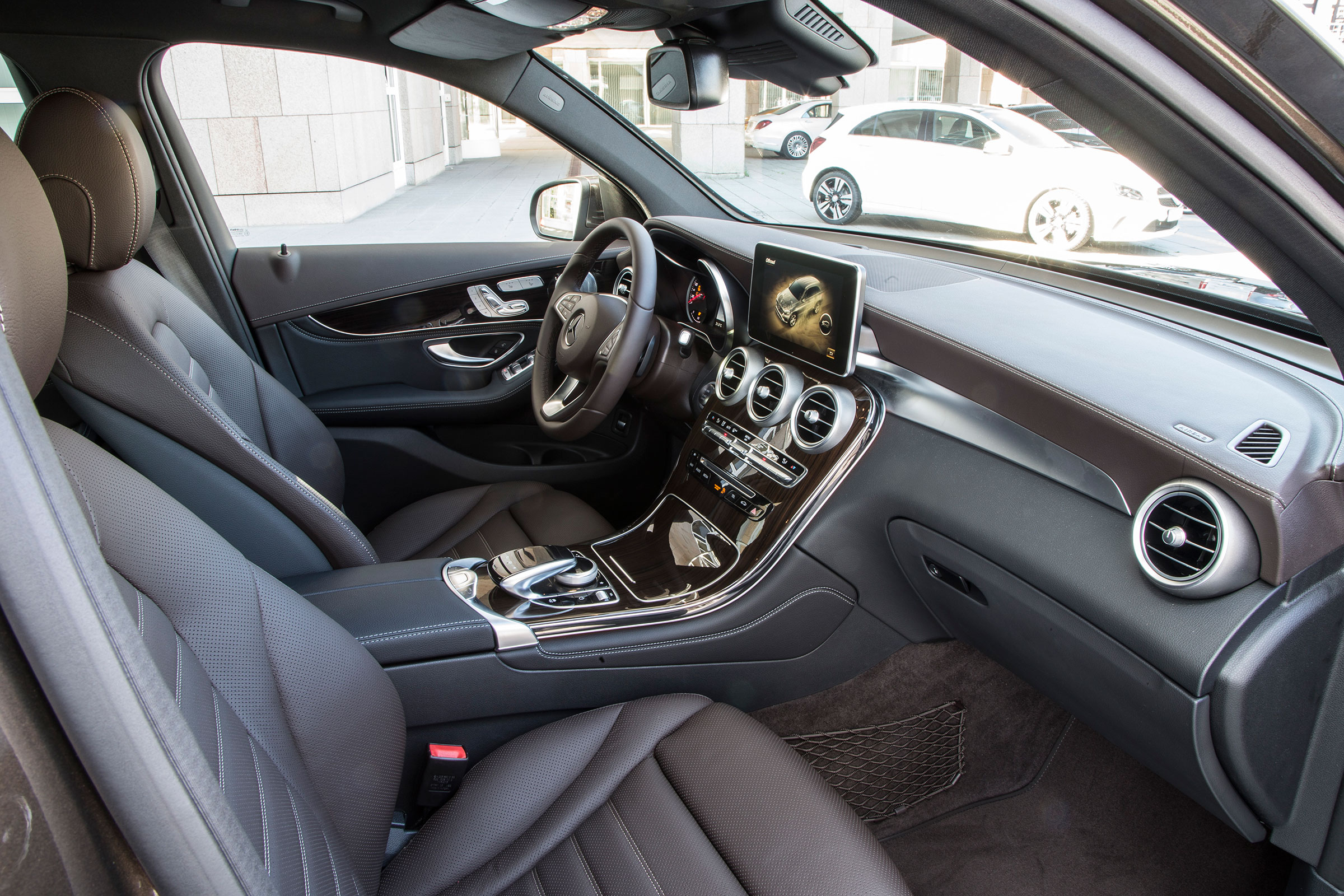 Mercedes GLC - interior