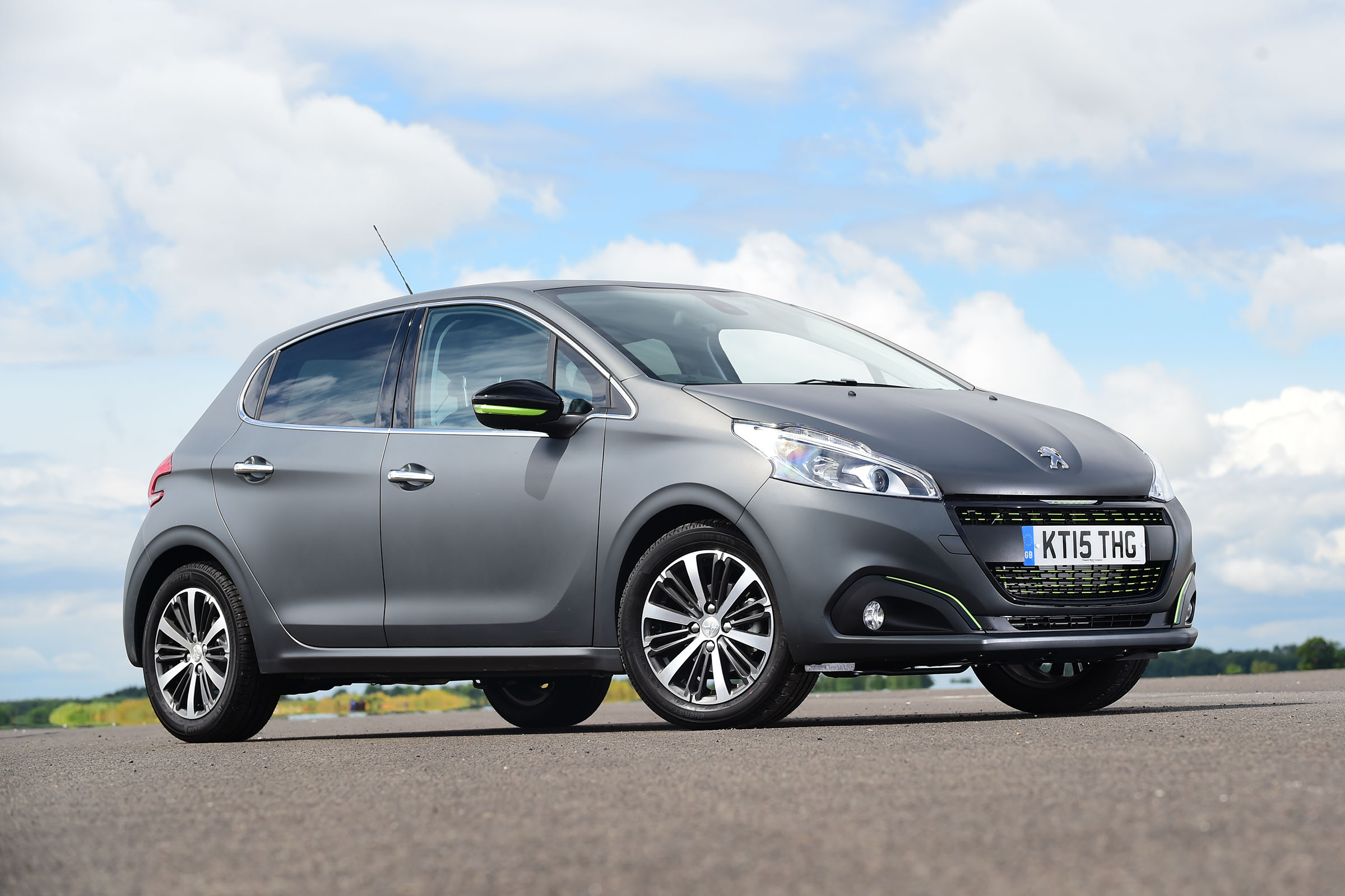 Peugeot 208 - front static