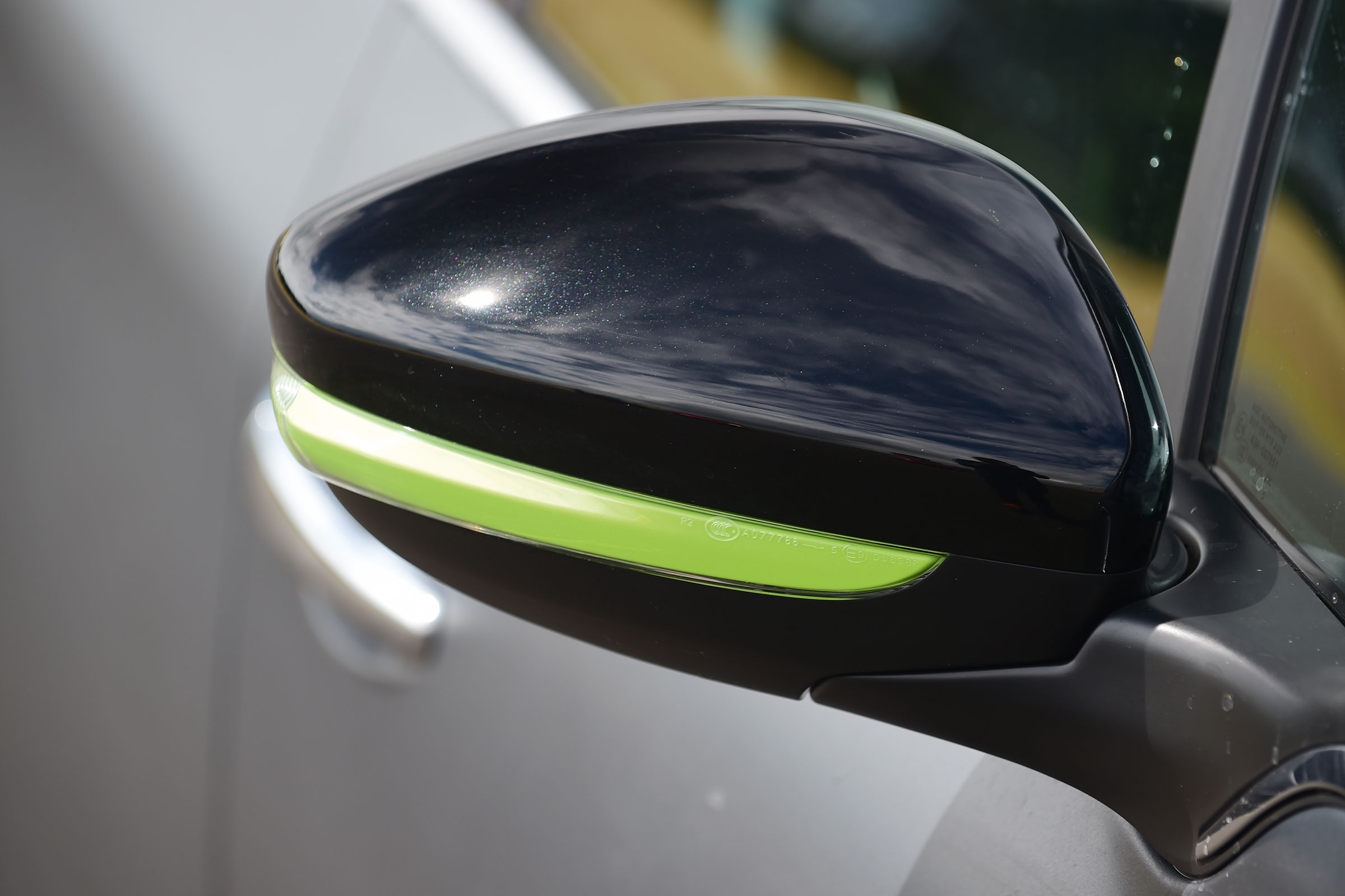 Peugeot 208 - mirror