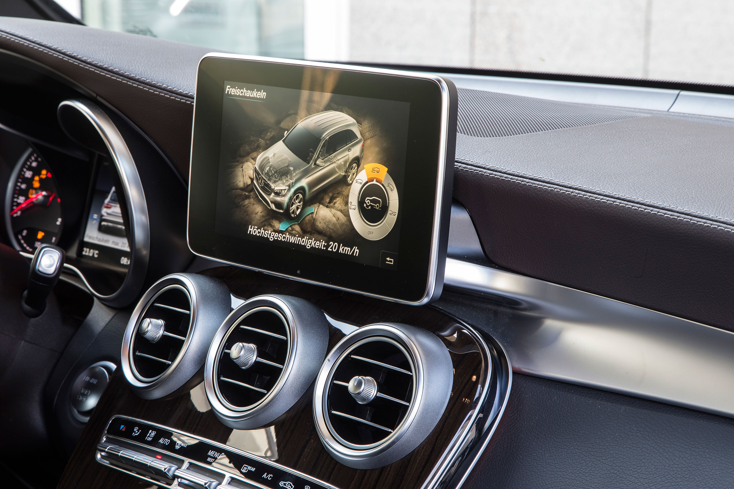Mercedes GLC - interior detail