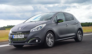 Peugeot 208 - front tracking