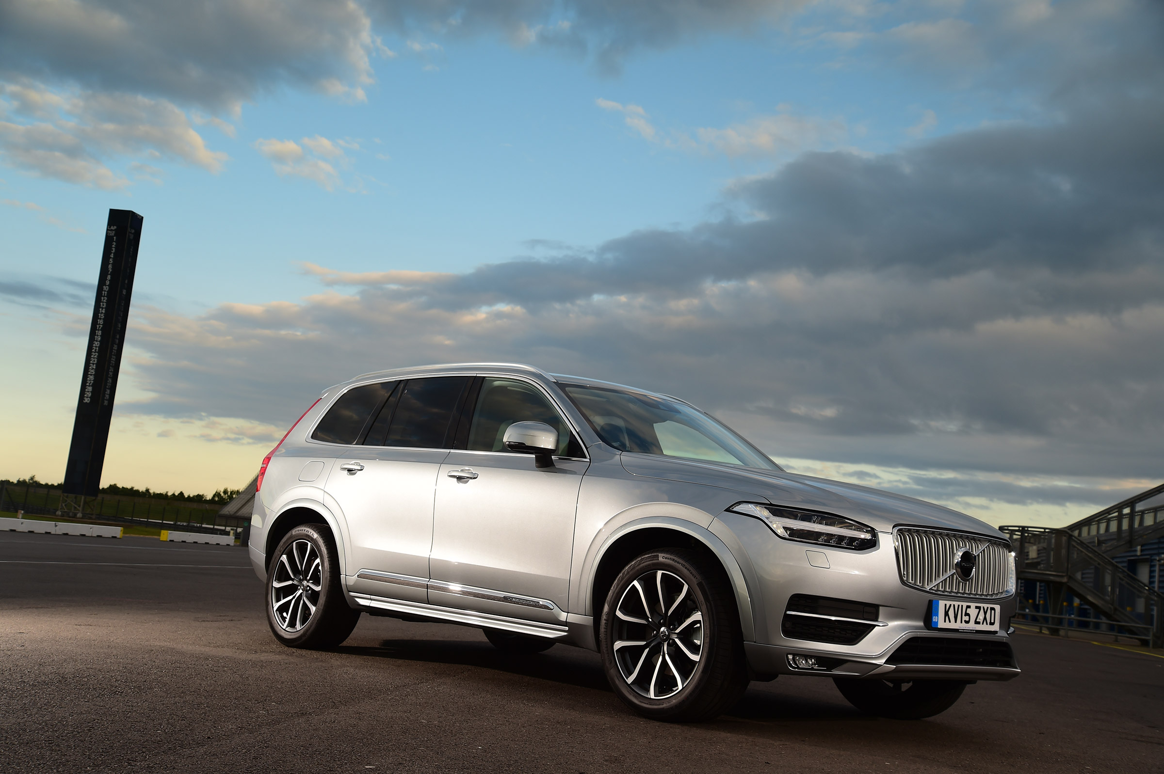 Volvo XC90 COTY front side