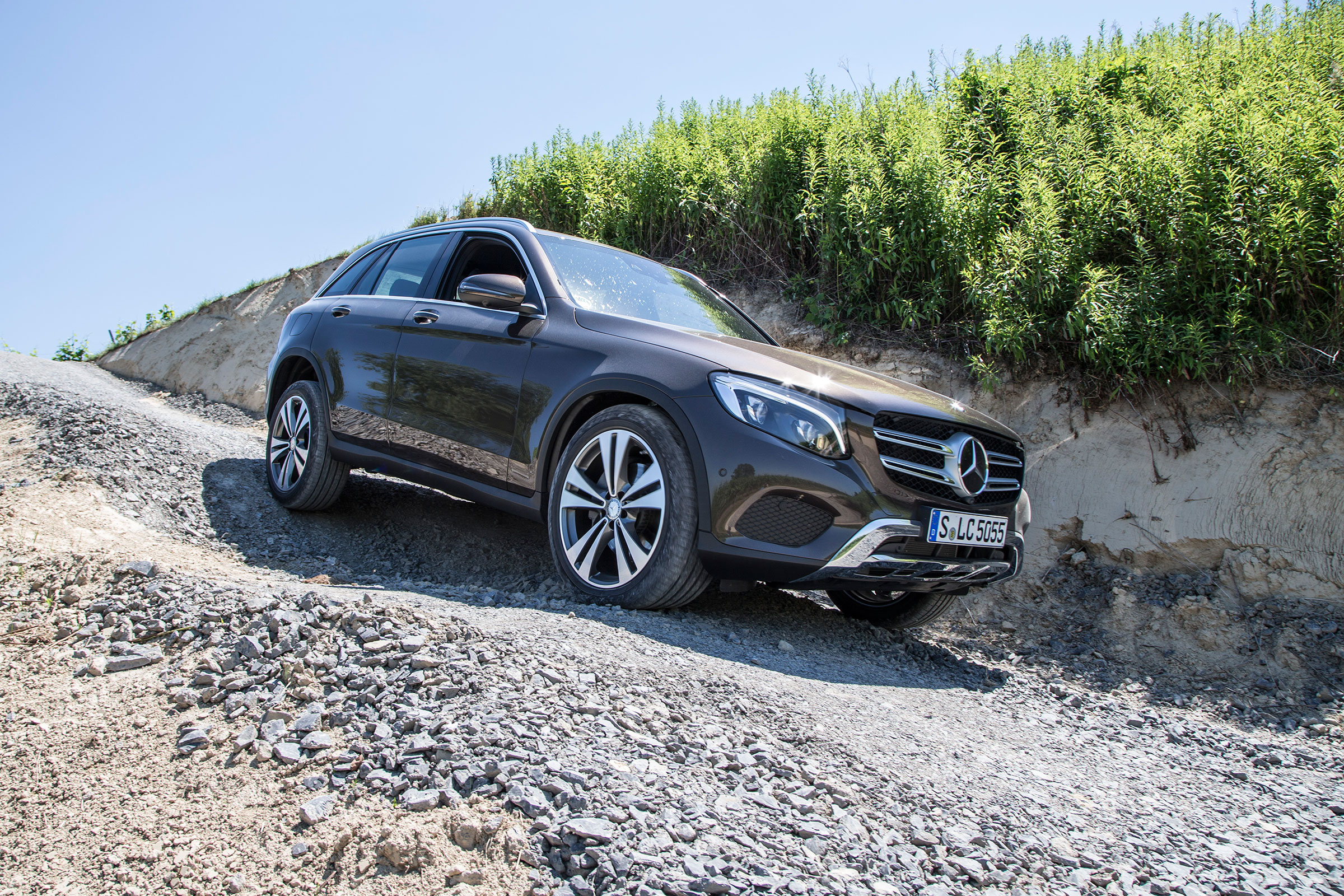 Mercedes GLC - off-road downhill