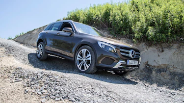 Mercedes GLC - off-road downhill