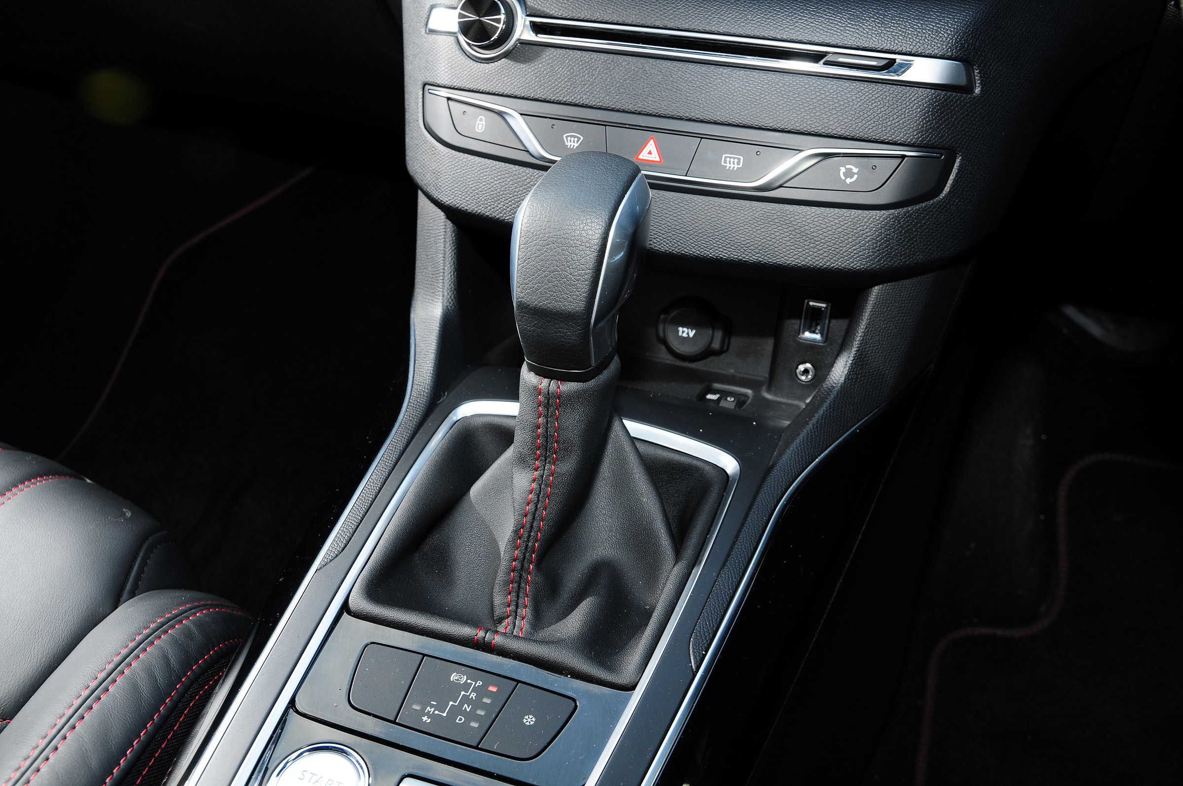 Peugeot 308 SW GT gearstick