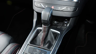 Peugeot 308 SW GT gearstick