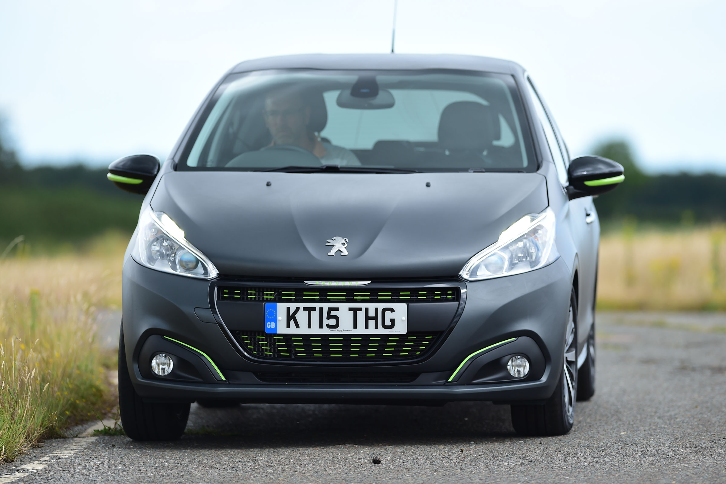 Peugeot 208 - front cornering