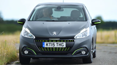 Peugeot 208 - front cornering