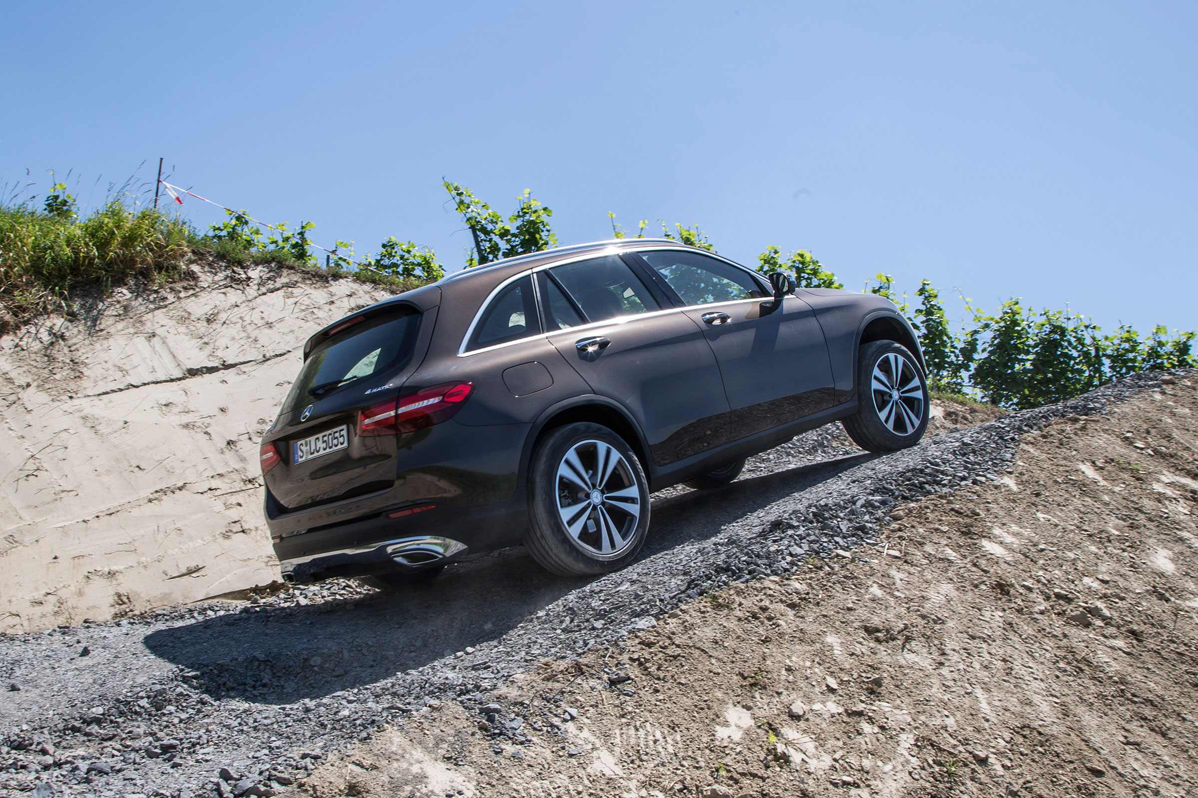 Mercedes GLC - off-road uphill