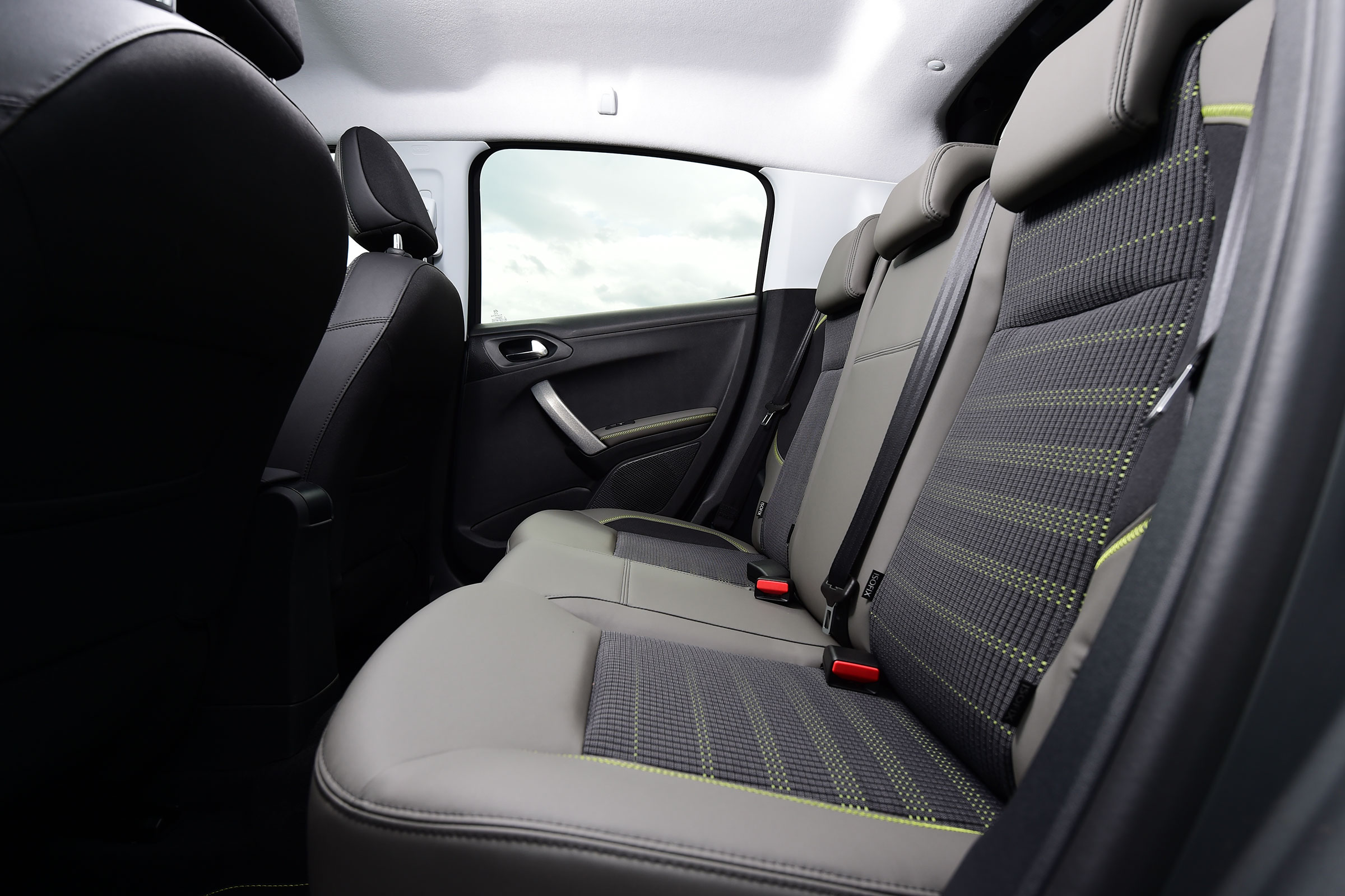 Peugeot 208 - rear seats