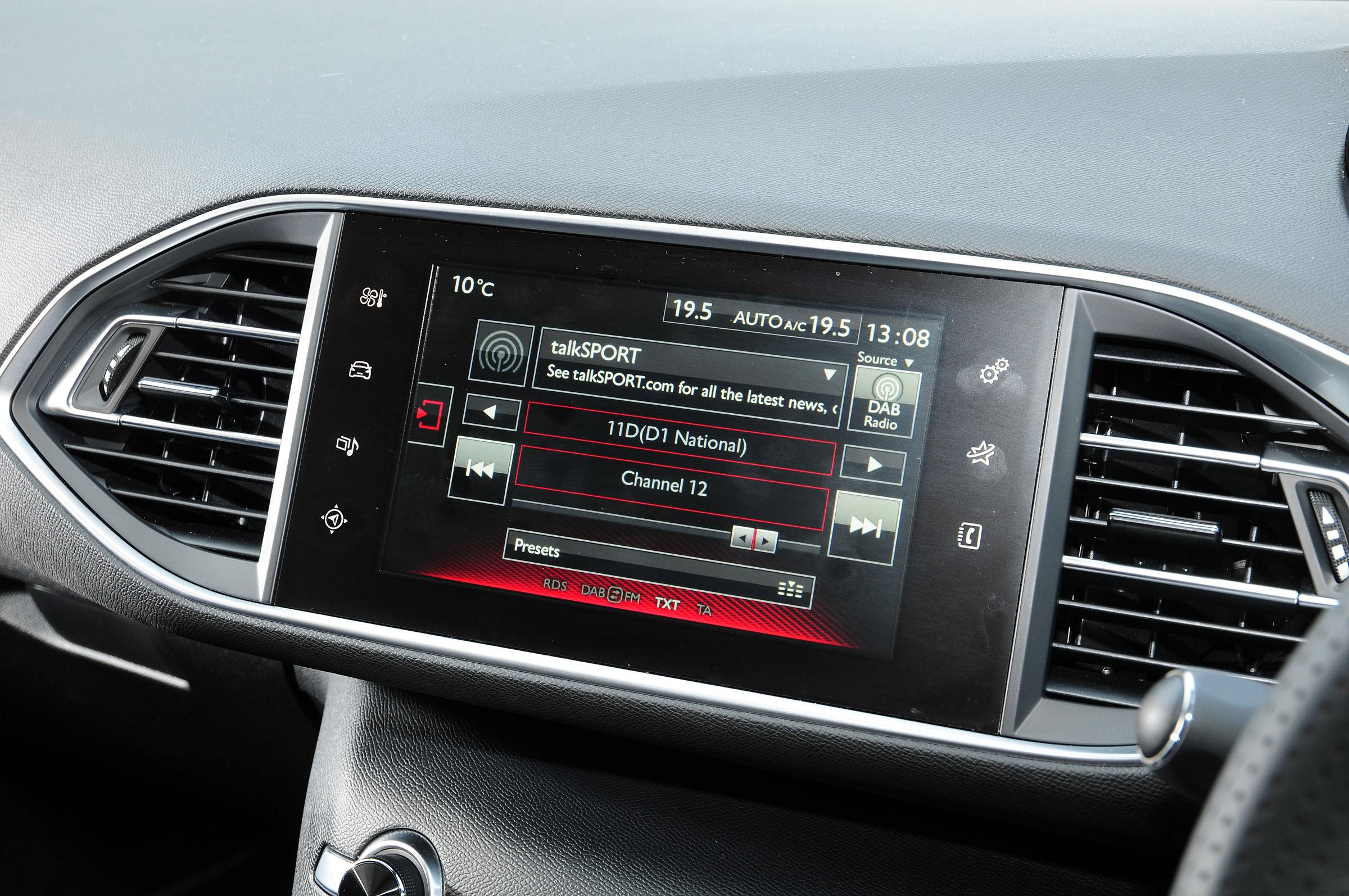 Peugeot 308 SW GT sat-nav