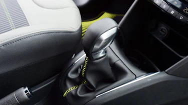 Peugeot 208 - gearlever