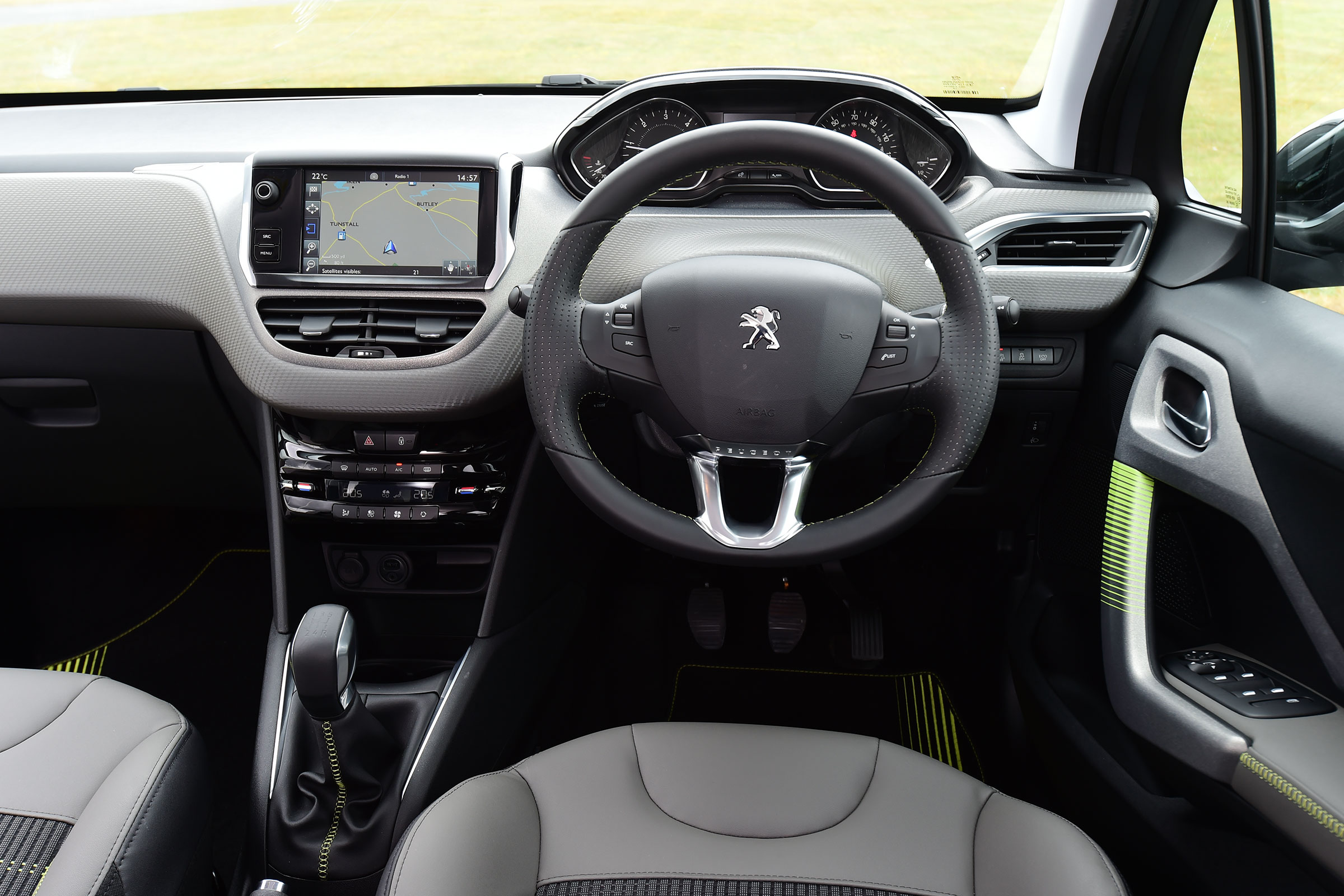 Peugeot 208 - interior