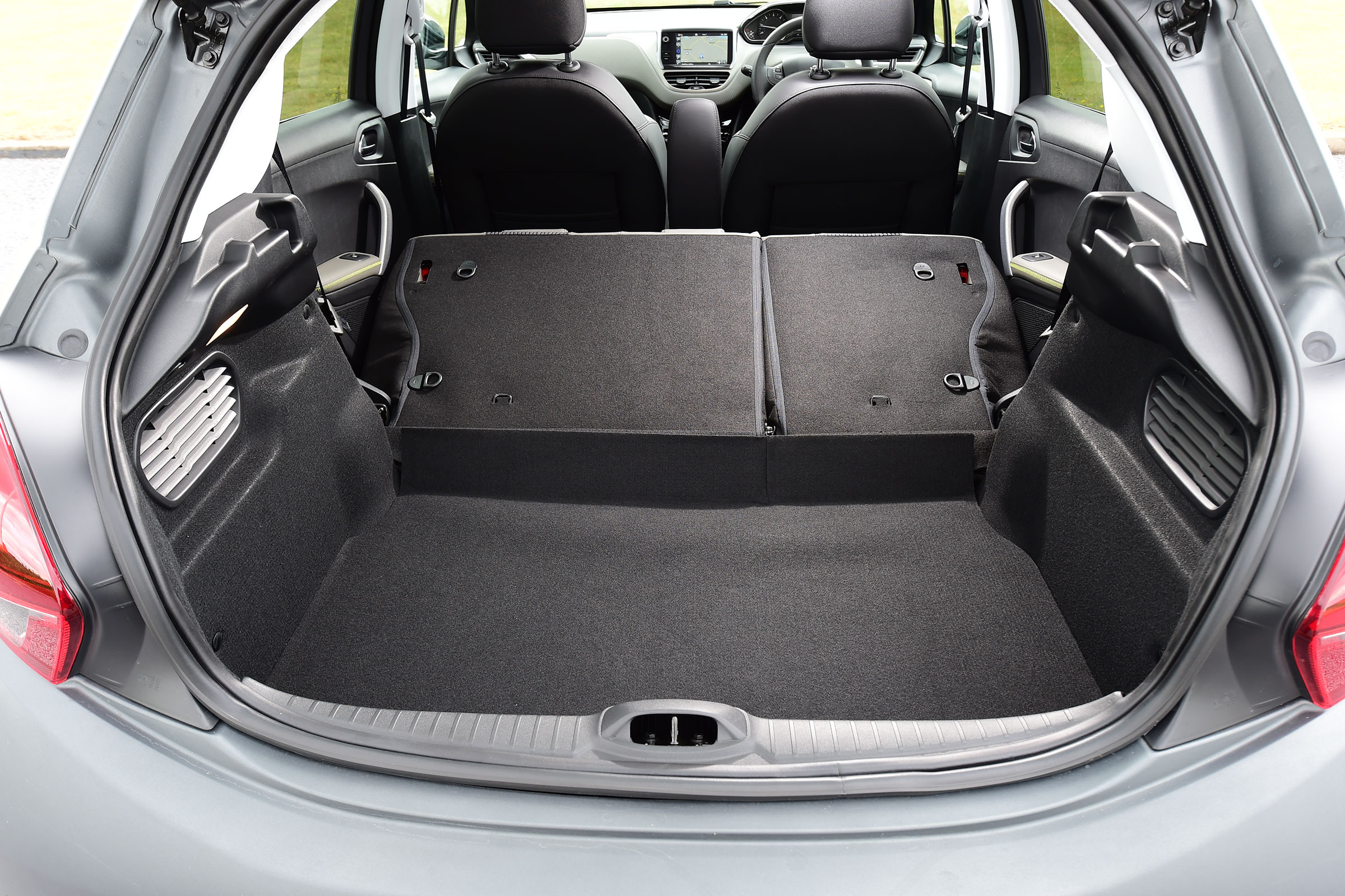 Peugeot 208 - boot