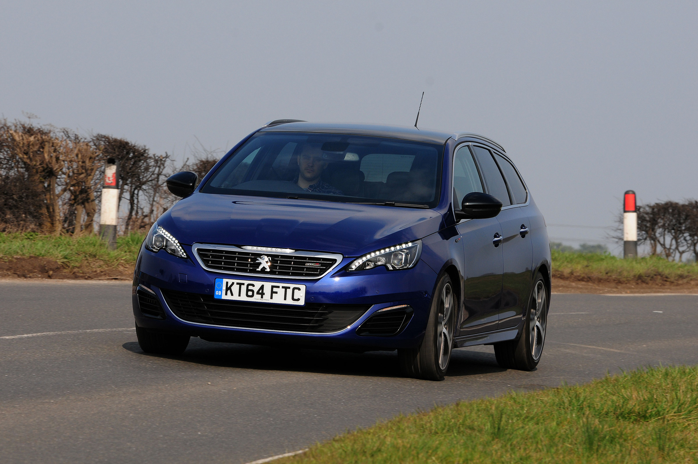 Peugeot 308 SW GT front