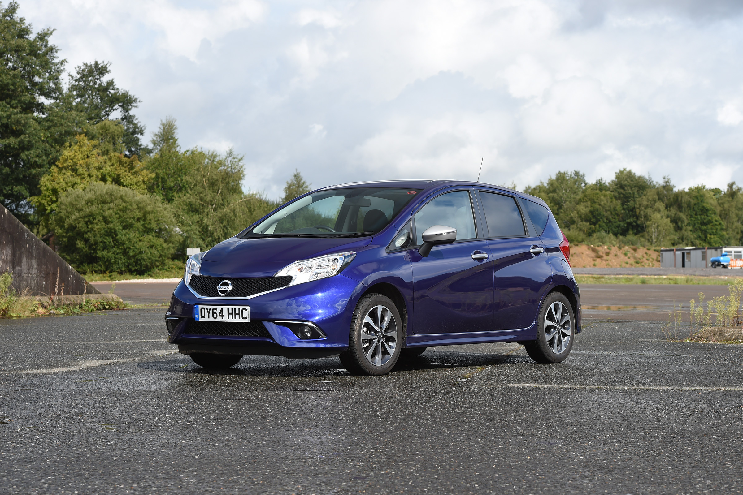 Nissan Note blue front quarter