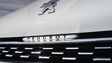 Peugeot 208 GTi grille