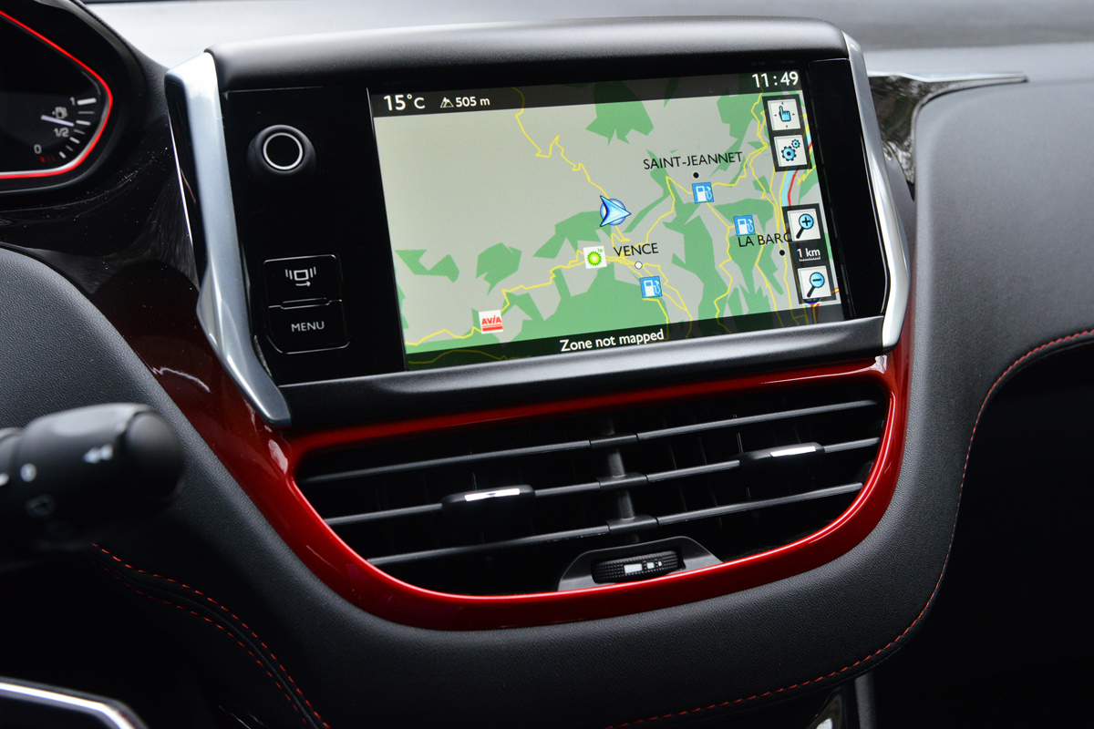 Peugeot 208 GTi sat-nav